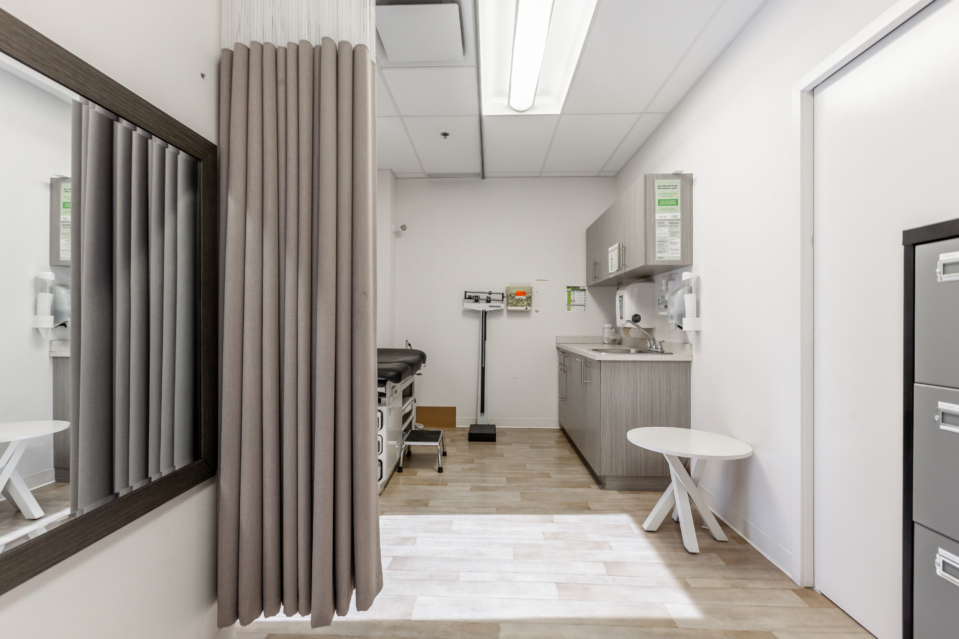 Salle de soins claire et accueillante d'une résidence Rivia
